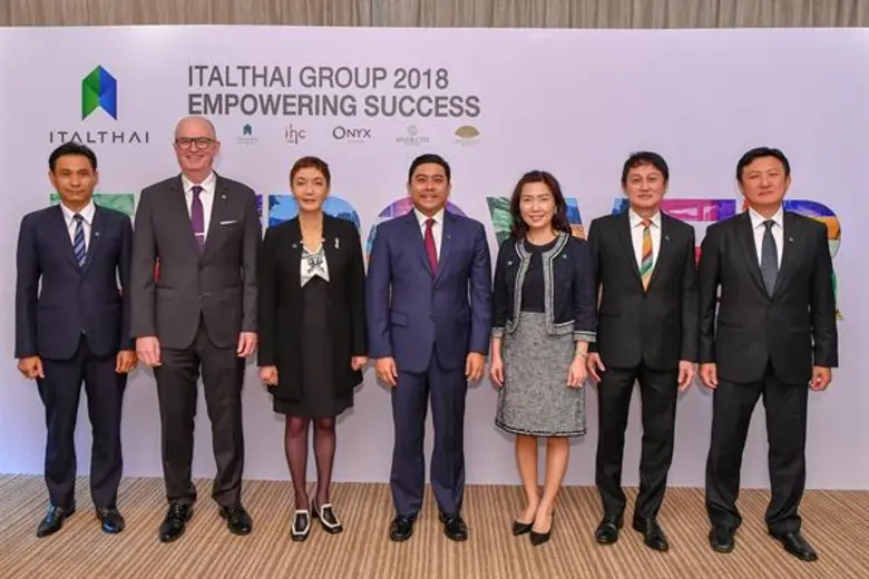 นายยุทธชัย จรณะจิตต์ (ที่ 4 จากซ้าย) ประธ...