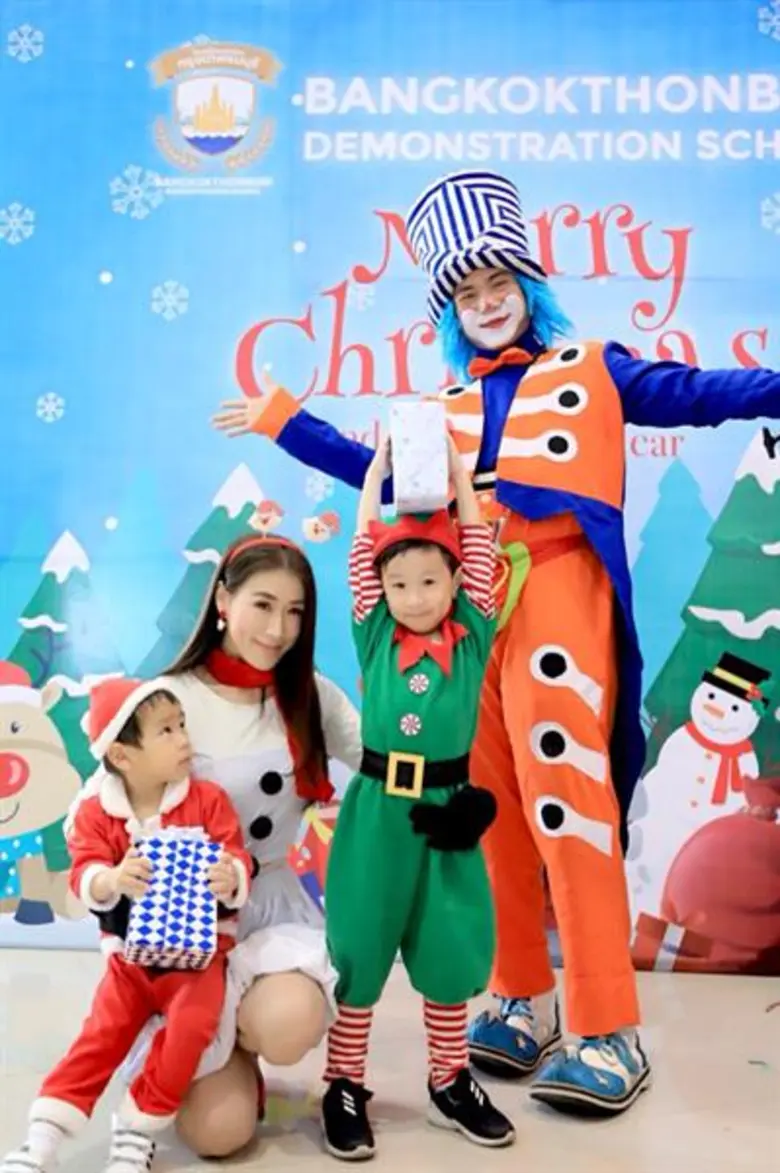 ครูเอิร์น-จิรวรรณ ชัยรุ่งเรือง ผู้อำนวยกา...