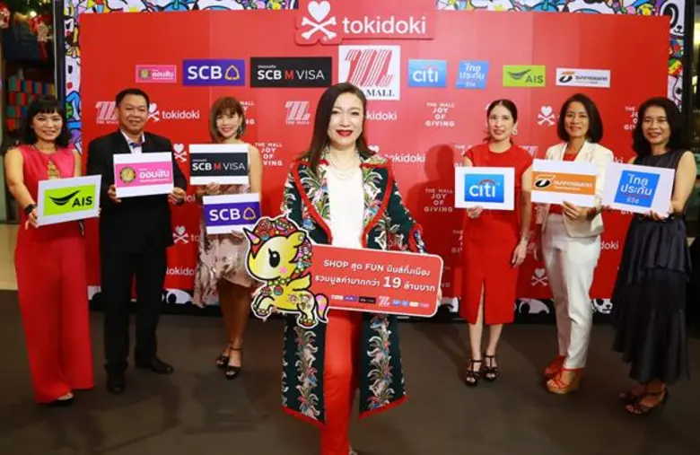 นางสาวฐิติมา ศรีกมลเลิศ (คนขวาสุด) ผู้จัด...