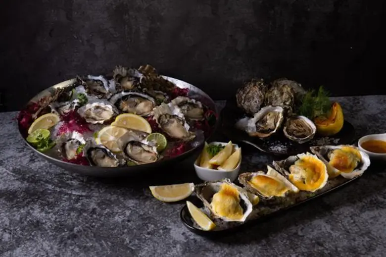 ห้องอาหาร อัพ แอนด์ อะบัฟ พร้อมเสิร์ฟหอยนางรมสดใหม่ส่งตรงจากต่างประเทศ