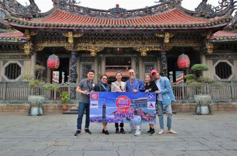 #เลิกนกแล้วจ้า “ซินแสเป็นหนึ่ง” พา “ดีเจ.แนน” ตะลุยขอคู่ที่ไต้หวัน