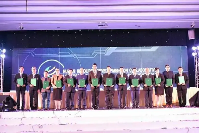 พลตำรวจเอก อดุลย์ แสงสิงแก้ว รัฐมนตรีว่าก...