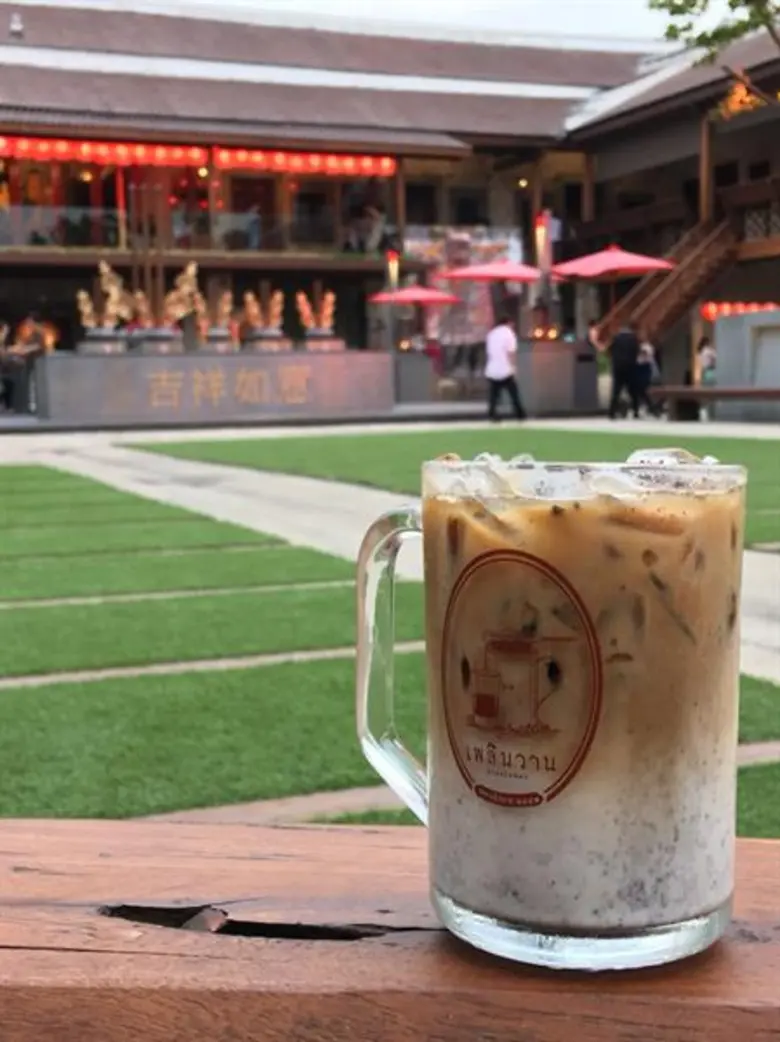 วันเดย์ทริป นั่งเรือ ลัดเลาะเที่ยวริมแม่น้ำเจ้าพระยา เช็คอินไอคอนสยาม – ชิมของอร่อยท่าดินแดง – ขอพรและถ่ายรูปสวยที่ล้ง 1919