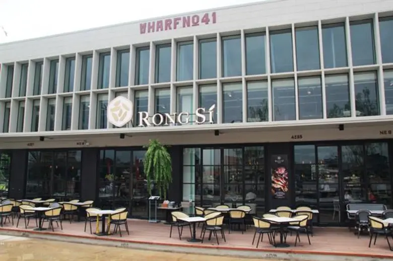 วันเดย์ทริป นั่งเรือ ลัดเลาะเที่ยวริมแม่น้ำเจ้าพระยา เช็คอินไอคอนสยาม – ชิมของอร่อยท่าดินแดง – ขอพรและถ่ายรูปสวยที่ล้ง 1919