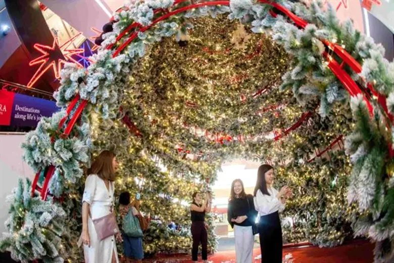 5 มุมถ่ายรูปพร้อมเทคนิคถ่ายภาพเก๋ๆ ต้อนรับเทศกาลแห่งความสุขที่เซ็นทรัลเอ็มบาสซี และเซ็นทรัลชิดลม