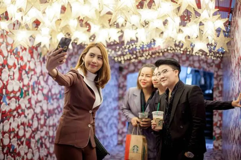 5 มุมถ่ายรูปพร้อมเทคนิคถ่ายภาพเก๋ๆ ต้อนรับเทศกาลแห่งความสุขที่เซ็นทรัลเอ็มบาสซี และเซ็นทรัลชิดลม