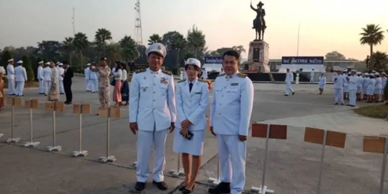 ร่วมพิธีวางพานพุ่มดอกไม้สด เพื่อน้อมรำลึกถึงพระมหากรุณาธิคุณ สมเด็จพระเจ้าตากสินมหาราช