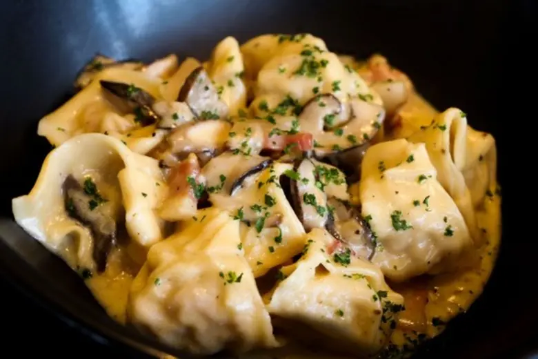 เชฟแพทริเซีย ประจำห้องอาหารลากริตต้า เชิญ...