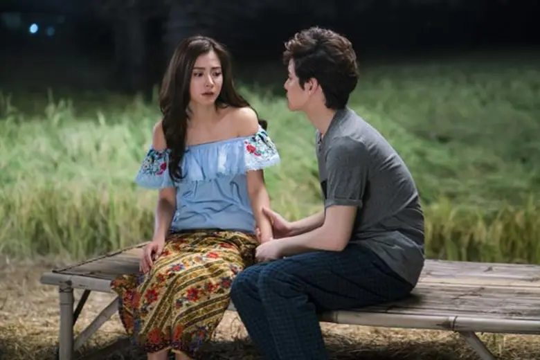 “เต๋า” จูบปลอบใจ “ใบเฟิร์น” กลางทุ่งนาสุดหวาน ใน “ยุทธการปราบนางมาร”