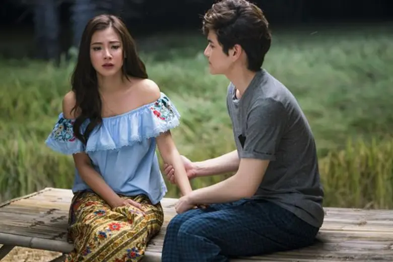 “เต๋า” จูบปลอบใจ “ใบเฟิร์น” กลางทุ่งนาสุดหวาน ใน “ยุทธการปราบนางมาร”