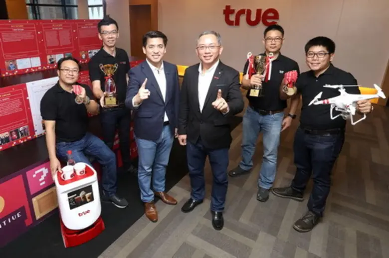 นวัตกรกลุ่มทรู โชว์ 2 ผลงานแห่งความภาคภูมิใจ CoW on Fly และหุ่นยนต์ COFY คว้า 6 รางวัลนวัตกรรมระดับสากล