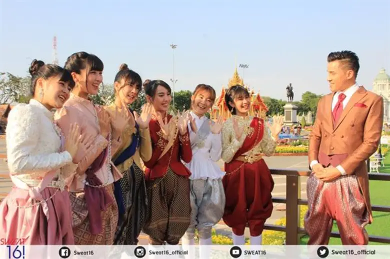 “พี่ไท” พิธีกรไนน์เอ็นฯ ชวน 6 สาว “SWEAT16!” สืบสานวัฒนธรรมไทย ร่วมงาน “อุ่นไอรัก คลายความหนาว สายน้ำแห่งรัตนโกสินทร์”