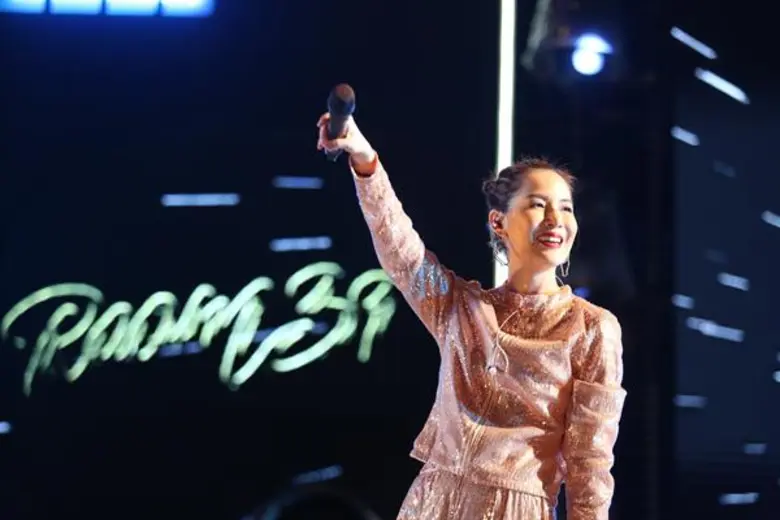 “ปาล์มมี่-โมเดิร์นด็อก” นำทัพศิลปินมอบความสุข สนั่นคอนเสิร์ตสุดมันส์ในงาน “เมกา เคาท์ดาวน์ 2019”