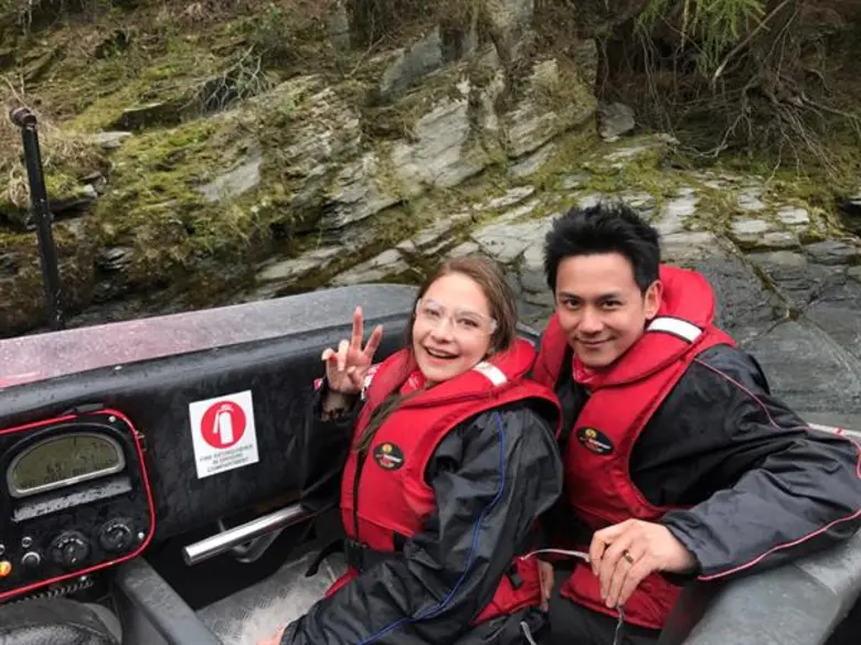 ทีวีไกด์: รายการ "หนีเที่ยวกัน" ปีใหม่ “หนีเที่ยวกัน” เวลาใหม่!! “ฟลุค&ลี” รวมที่สุด หนึ่งเดียวในโลก