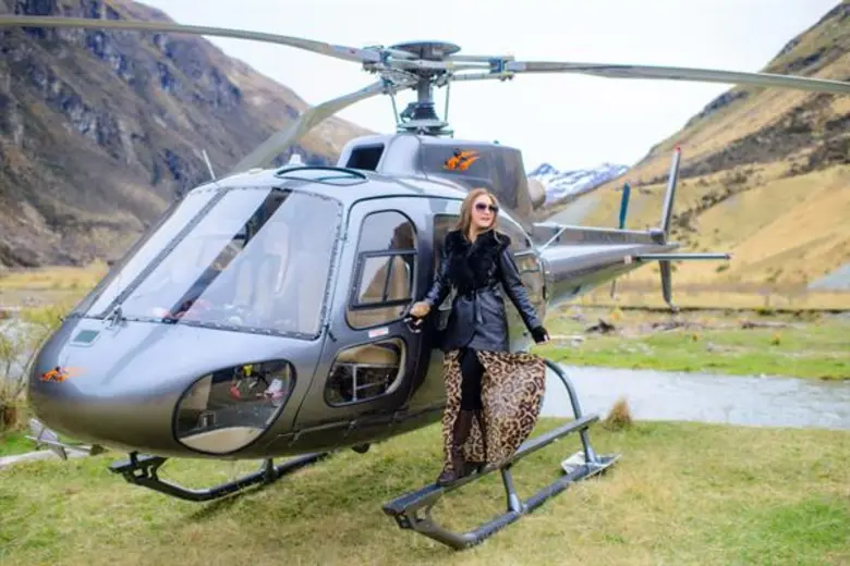 ทีวีไกด์: รายการ "หนีเที่ยวกัน" ปีใหม่ “หนีเที่ยวกัน” เวลาใหม่!! “ฟลุค&ลี” รวมที่สุด หนึ่งเดียวในโลก