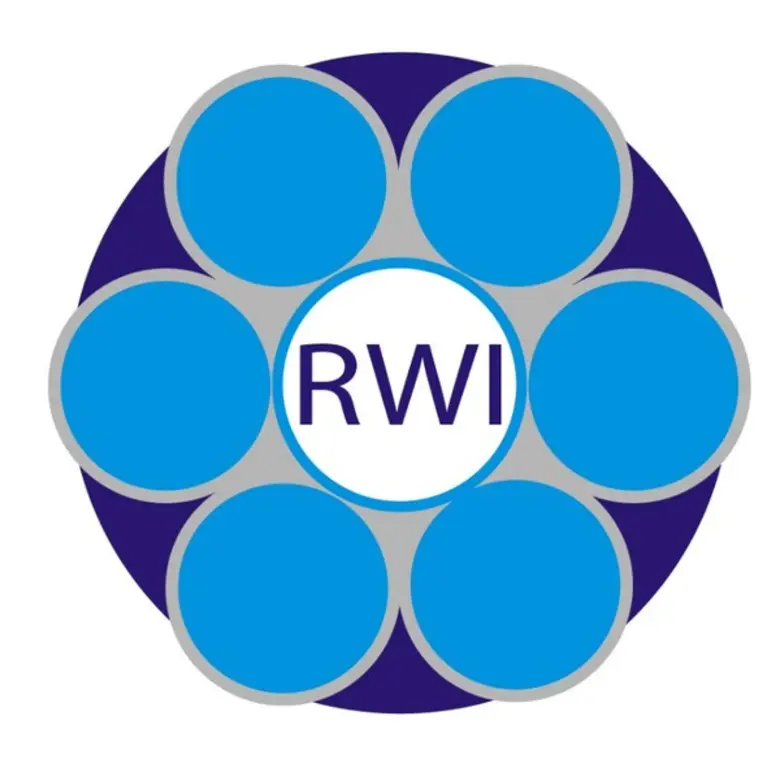 นายพิพิธ เชาว์วิศิษฐ กรรมการผู้จัดการ ฝ่า...