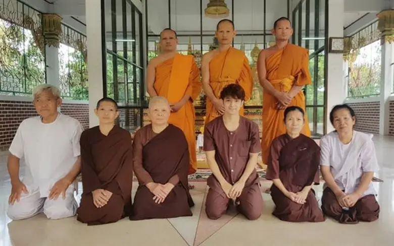 “บิว พงค์พิพัฒน์” ตัวพ่อสายบุญถือฤกษ์ดีปี “หมูทอง” เข้าวัดเติมพลังชีวิต