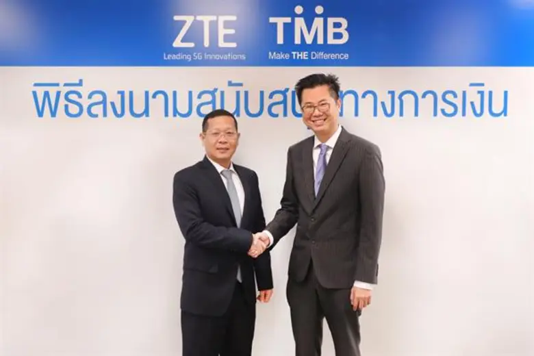 นายวิกรานต์ ปวโรจน์กิจ (ขวา) หัวหน้าเจ้าห...