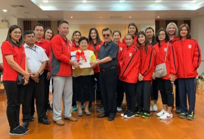 คณะนักกีฬาจากสโมสร 3BB นครนนท์ เข้าพบ นาย...