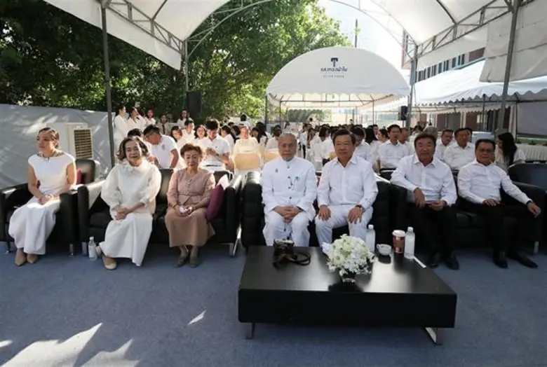 เมื่อเร็วๆนี้ ศูนย์การค้า "เดอะ มาร์เก็ต ...