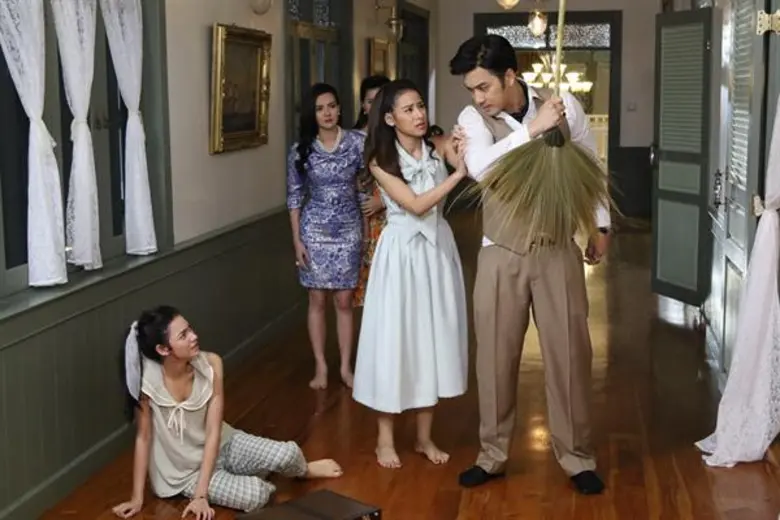 "เจมส์” โหด หวดไม้กวาดไม่ยั้ง “นนนี่” น่วม ผิดคิวหวิดได้เลือด