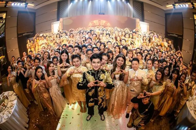 กลายเป็นทอล์คอ็อฟเดอะทาวน์ ฮือฮากันทั้งปร...