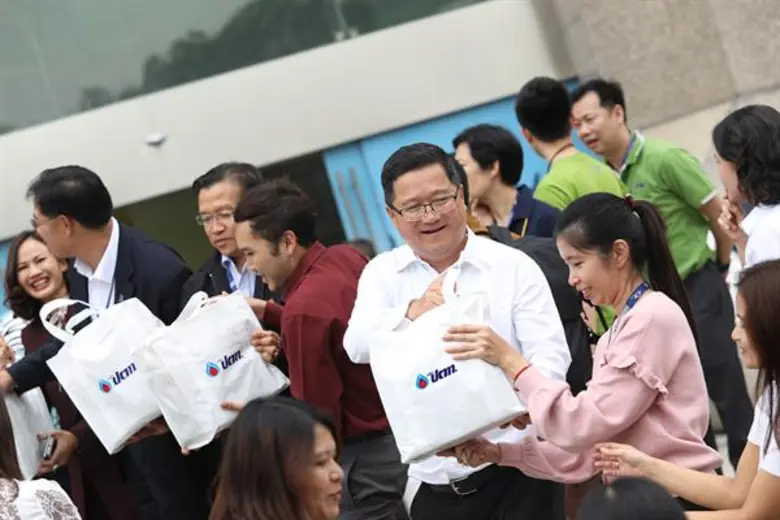 นายชาญศิลป์ ตรีนุชกร ประธานเจ้าหน้าที่บริ...