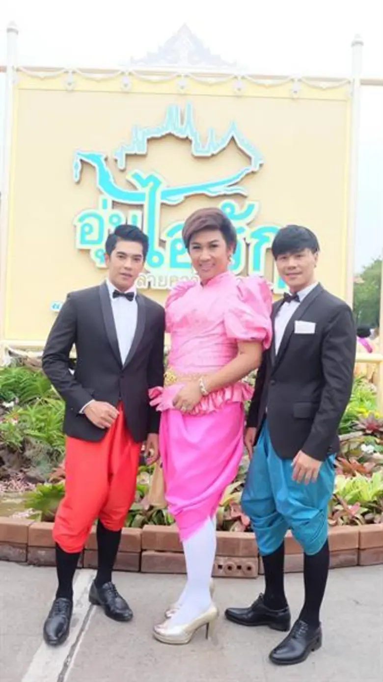 ดร.ชายแฮ็คส์ สุทธา ยกขบวนนักแสดงไอพีเอ็ม สืบสานงานวัฒนธรรมไทยในงาน “อุ่นไอรักคลายความหนาวสายน้ำแห่งรัตนโกสินทร์”