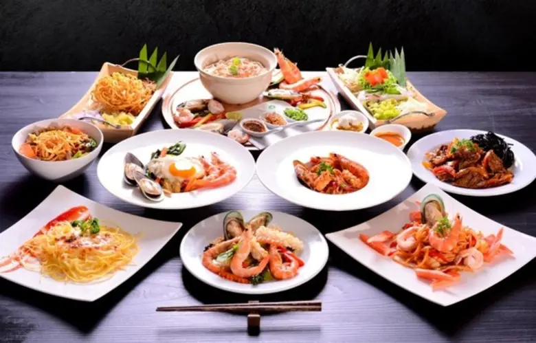 ห้องอาหารนานาชาติ เดอะ คาเฟ่ โรงแรมวินเซอ...