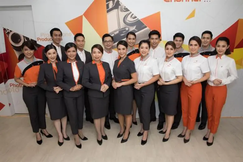 “ธนชาต” รีเฟรชแบรนด์รับศักราชใหม่ ชูพนักงานเป็นแบรนด์แอมบาสเดอร์ตัวจริง! พร้อมเปิดตัวยูนิฟอร์มใหม่ยกเซต 28 แบบ ย้ำภาพลักษณ์ “สมาร์ท ทันสมัย มีพลัง”