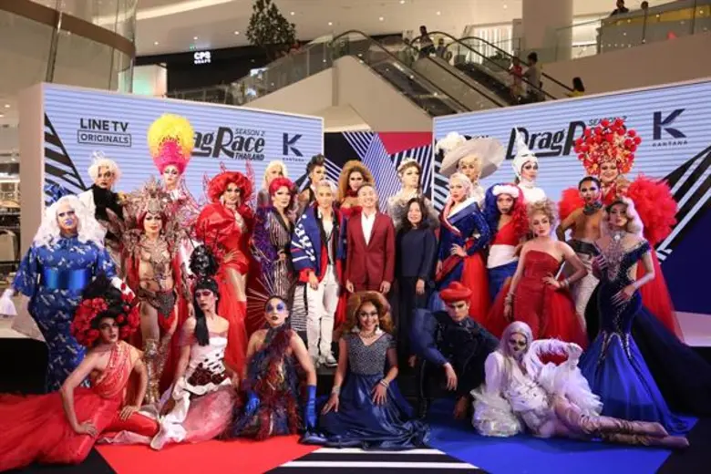 Drag Race Thailand Season 2 กลับมาเริ่ดต่อไม่รอแล้วนะ ประเดิมจอมอบความสุข สนุก สุดเฟียซ! ทุกวันศุกร์ เวลา 2 ทุ่มตรง เริ่ม 11 มกราคมนี้ บน LINE TV ที่เดียว