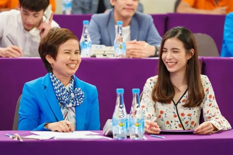 “ศิลปิน-ดารา” ร่วมใจรับสายบริจาคน้ำท่วมใต้ ปลื้มยอดเงินบริจาคเฉพาะช่วงถ่ายทอดสดทะลุ 132 ล้านบาท