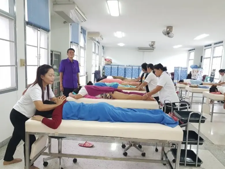 พัฒนาฝีมือพะเยาเสริมสอนหมอนวดพิการนวดด้วยน้ำมันหอมระเหย