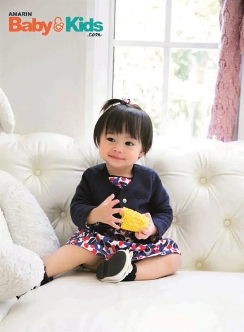 Amarin Baby & Kids ฉบับ How-To พ่อแม่ทำได้ เสริมพัฒนาการลูกรักให้ฉลาดและมีสุข พร้อมพบกับ นาวิน ต้าร์ และน้องลูก้า มาถ่ายแฟชั่นขึ้นปกโชว์ความพ่อลูกสุดน่ารัก