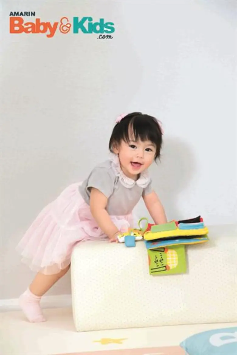 Amarin Baby & Kids ฉบับ How-To พ่อแม่ทำได้ เสริมพัฒนาการลูกรักให้ฉลาดและมีสุข พร้อมพบกับ นาวิน ต้าร์ และน้องลูก้า มาถ่ายแฟชั่นขึ้นปกโชว์ความพ่อลูกสุดน่ารัก