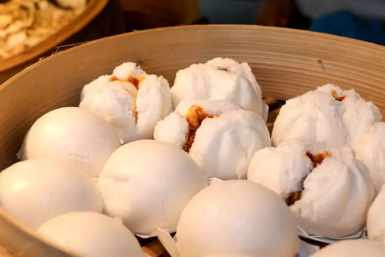 ห้องอาหารริเวอร์ไซด์ เทอร์เรซ ณ โรงแรมอนั...