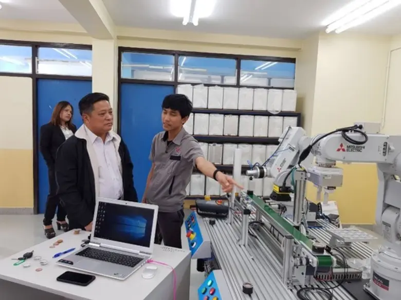 สถาบันพัฒนาฝีมือแรงงาน 17 ระยอง ได้รับเกียรติจาก พลเรือเอกสุกิจ แดงมั่นคง และคณะทำงานรัฐมนตรี