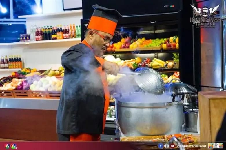 ทีวีไกด์: รายการ "เชฟกระทะเหล็ก ประเทศไทย"  “เชฟกระทะเหล็ก” เปิดศึกอาหารแดนมังกร  “เชฟเตี้ย” ปะทะเดือดขอวัดกึ๋น “เชฟป้อม”