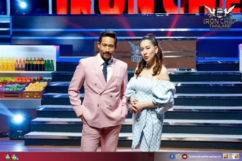 ทีวีไกด์: รายการ "เชฟกระทะเหล็ก ประเทศไทย"  “เชฟกระทะเหล็ก” เปิดศึกอาหารแดนมังกร  “เชฟเตี้ย” ปะทะเดือดขอวัดกึ๋น “เชฟป้อม”