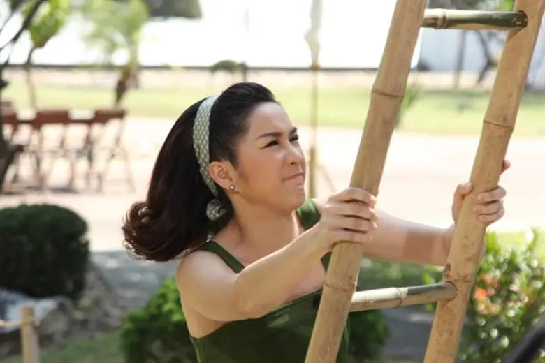 “ฟ้าใส” จองเวรไม่เลิก แกล้ง “นนนี่” ร่วงบันไดสูงเท่าตึก 2 ชั้น