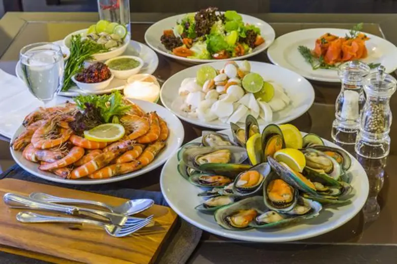 ห้องอาหาร ดิ ออร์ชาร์ด โรงแรมแคนทารี 304 ...