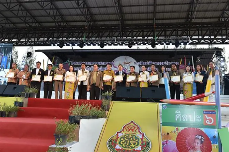 ผู้บริหาร ม.อ.ตรัง ร่วมพิธีเปิด มหกรรมความสามารถทางศิลปหัตถกรรม วิชาการและเทคโนโลยี ของนักเรียนระดับชาติ ปีการศึกษา 2561