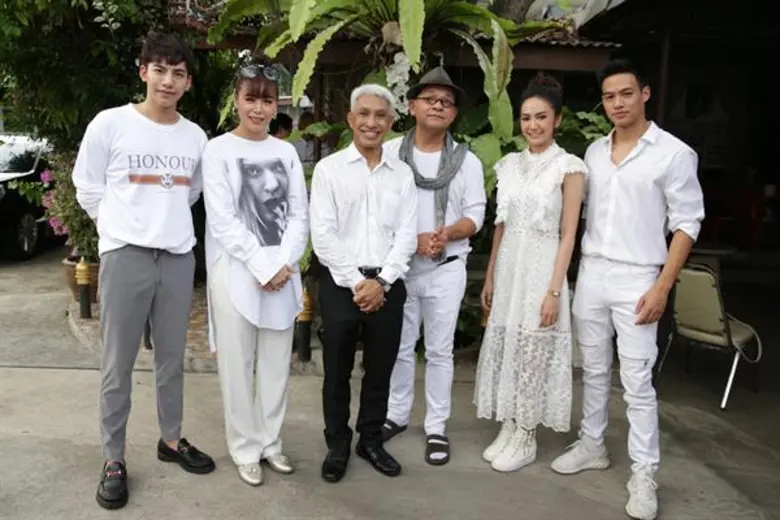 เจ เอส แอล ถือฤกษ์ดี บวงสรวงใหญ่ละครเวทีรื่นอารมณ์ผสมอลเวง“บ้านเรือนเคียงกัน สุนทราภรณ์ เดอะมิวสิคัล” ร่วมด้วยนักแสดงคับคั่ง