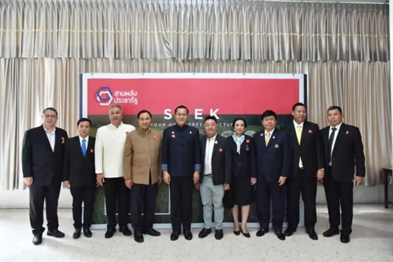 นายวีระศักดิ์ โควสุรัตน์ รัฐมนตรีว่าการกร...