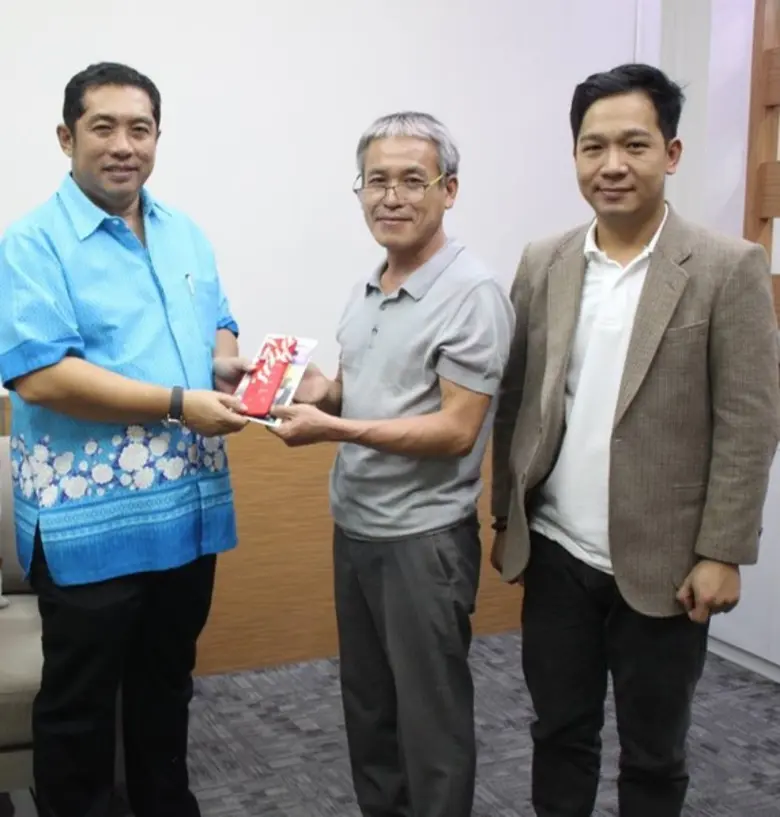 มร.ชิน แจ ยอล กรรมการผู้จัดการ บริษัท พาโรดี้อาร์ทม...