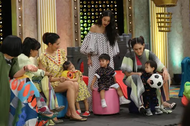 ทีวีไกด์: รายการ “3 แซบ” ซุปตาร์เด็ก 'เรซซิ่ง&ปริม’ ป่วน!!! 'พีท’ ยกครอบครัว บุก '3 แซบ’