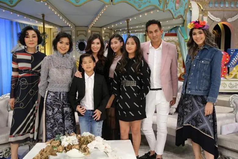 ทีวีไกด์: รายการ “3 แซบ” ซุปตาร์เด็ก 'เรซซิ่ง&ปริม’ ป่วน!!! 'พีท’ ยกครอบครัว บุก '3 แซบ’