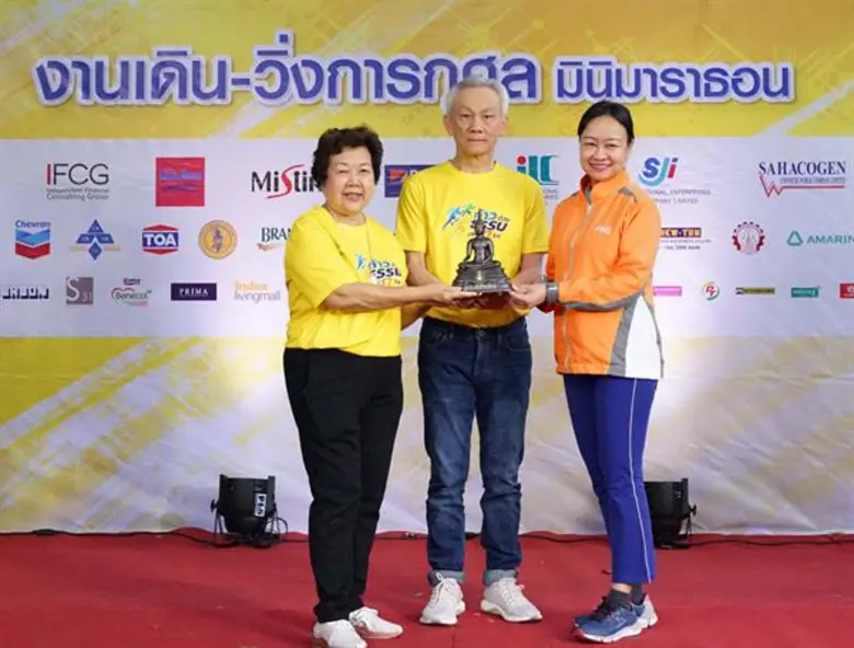 นางสาวปรมาศิริ มโนลม้าย (คนที่ 1 จากขวา) ...