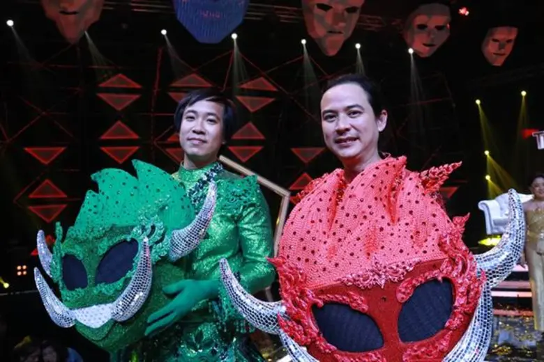 หน้ากากตุ๊กตุ๊ก คว้าแชมป์กรุ๊ปไม้ตรี เปิดหน้ากากคู่ หน้ากากยักษ์เขียวยักษ์แดง คือ ปิงปอง ศิรศักดิ์ และ จั๊ก ชวิน