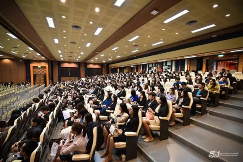 รองศาสตราจารย์ ดร.ไมตรี อินทร์ประสิทธิ์ ค...